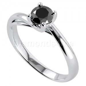 טבעת "פרלין" עם יהלום שחור